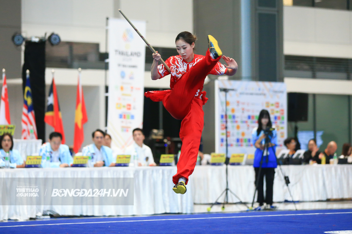 Búp bê wushu Việt Nam nén đau hoàn thành bài thi 1 Búp bê wushu Việt Nam nén đau hoàn thành bài thi 1