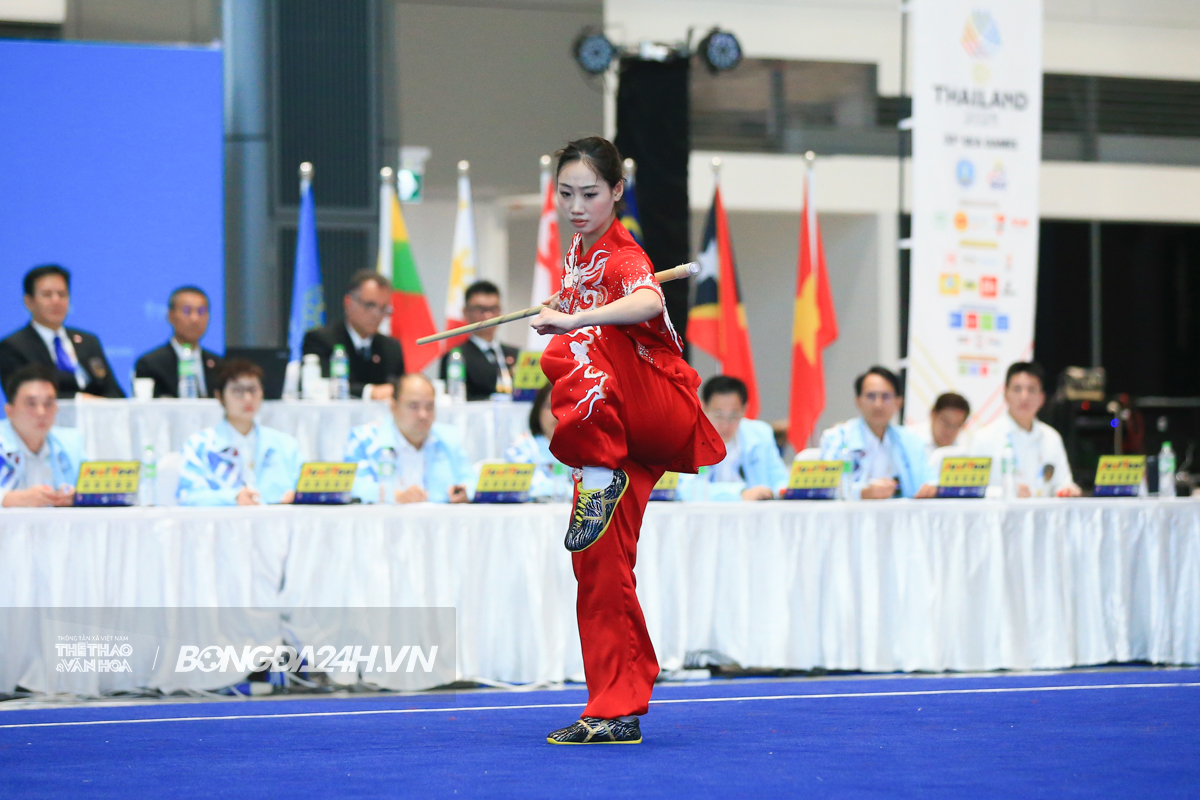 Búp bê wushu Việt Nam nén đau hoàn thành bài thi 2 Búp bê wushu Việt Nam nén đau hoàn thành bài thi 2