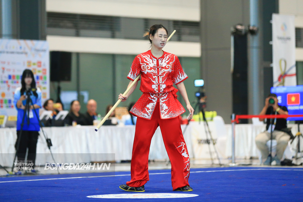 Búp bê wushu Việt Nam nén đau hoàn thành bài thi 6 Búp bê wushu Việt Nam nén đau hoàn thành bài thi 6