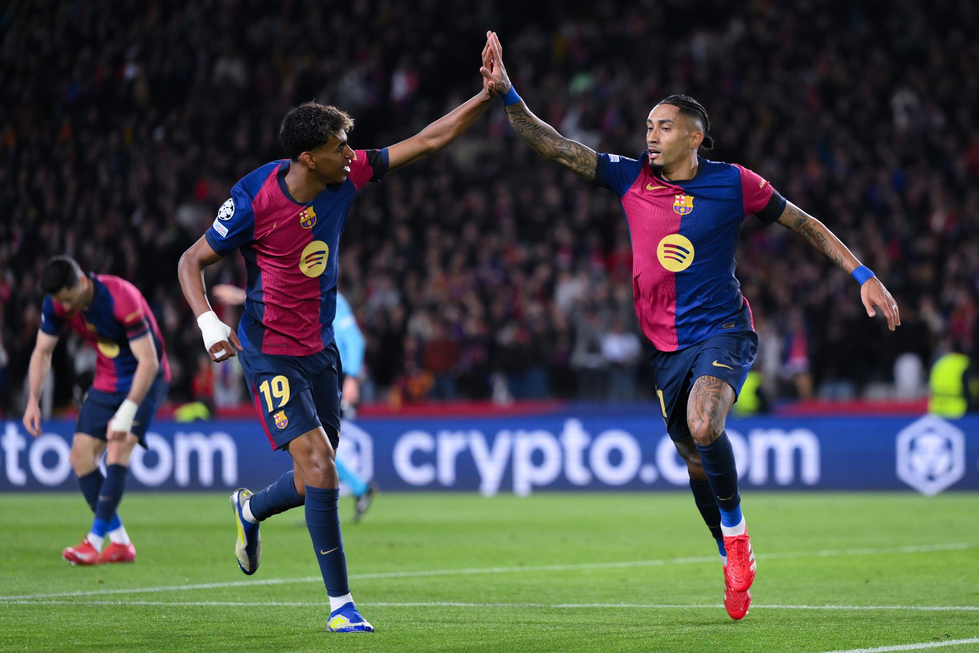 Raphinha Về nhà thấy con trai chạy ra đón, mọi tiêu cực bên ngoài không còn là vấn đề nữa 4