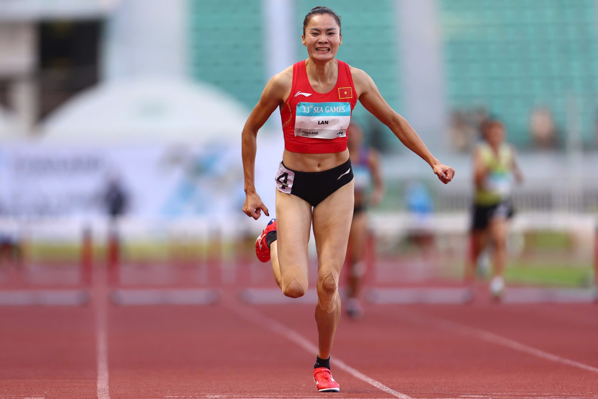 Cú “vượt rào” ngoạn mục của Quách Thị Lan 1 Cú “vượt rào” ngoạn mục của Quách Thị Lan 1