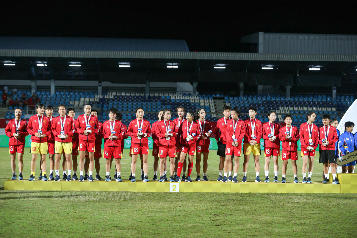 Nỗ lực bằng vàng của những cô gái kim cương 12 Nỗ lực bằng vàng của những cô gái kim cương 12