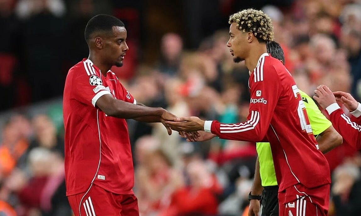 Hugo Ekitike đã trả lời câu hỏi Mua nó về để làm gì 3 Hugo Ekitike đã trả lời câu hỏi Mua nó về để làm gì 3