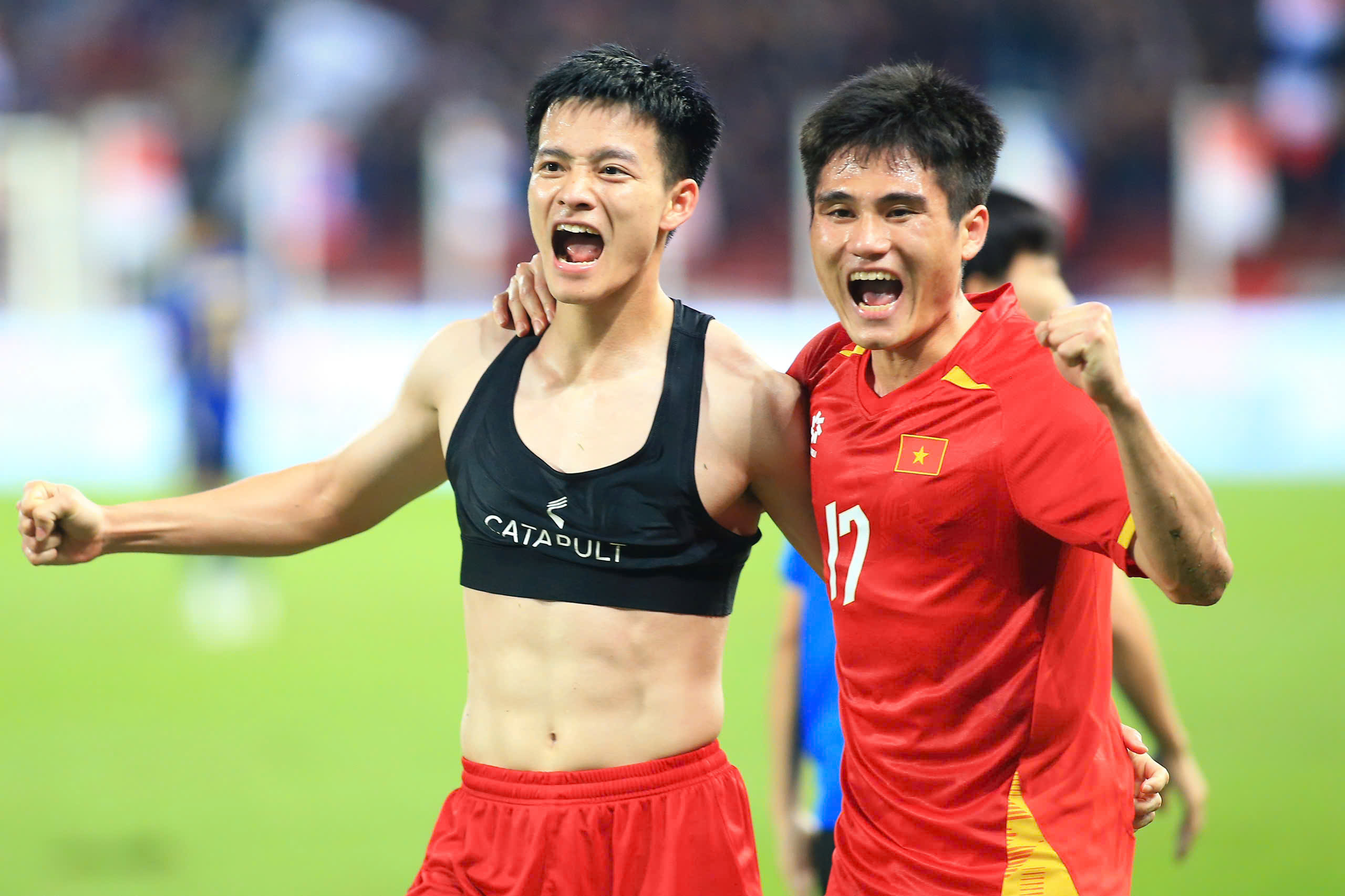 Chuyến tàu lượn cảm xúc của U22 Việt Nam trong đêm Bangkok huyền ảo 3 Chuyến tàu lượn cảm xúc của U22 Việt Nam trong đêm Bangkok huyền ảo 3