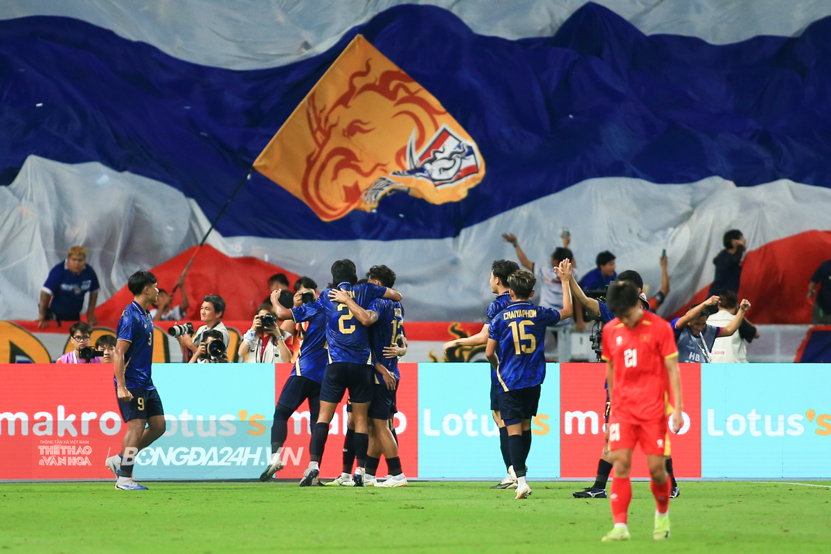 Nhìn lại cú hattrick danh hiệu của HLV Kim Sang Sik trong năm 2025 17