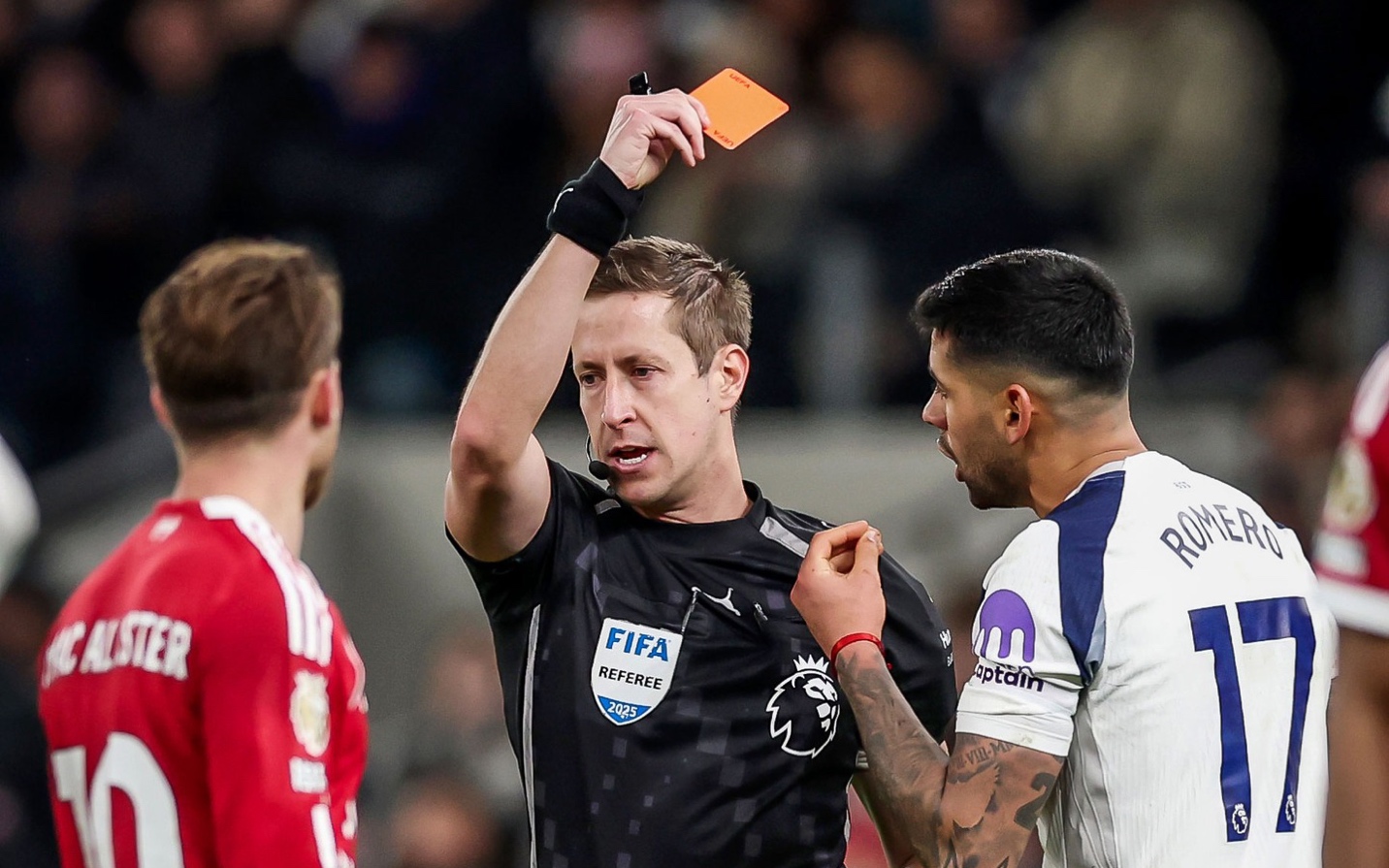 Có oan không khi gọi Romero và hậu vệ bốn chân 1