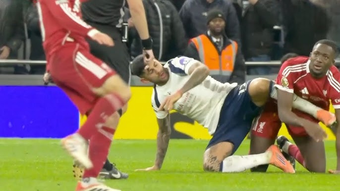 Có oan không khi gọi Romero và hậu vệ bốn chân 3