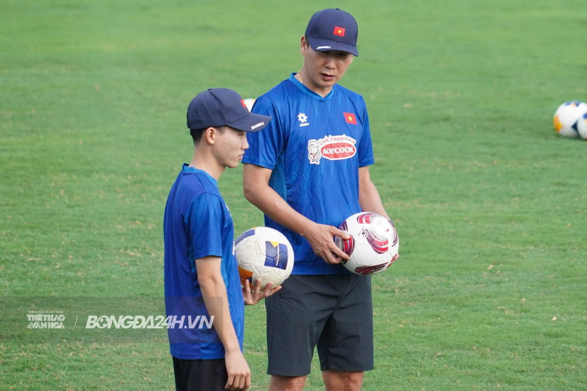 ĐT U23 Việt Nam bước vào buổi tập đầu tiên 3