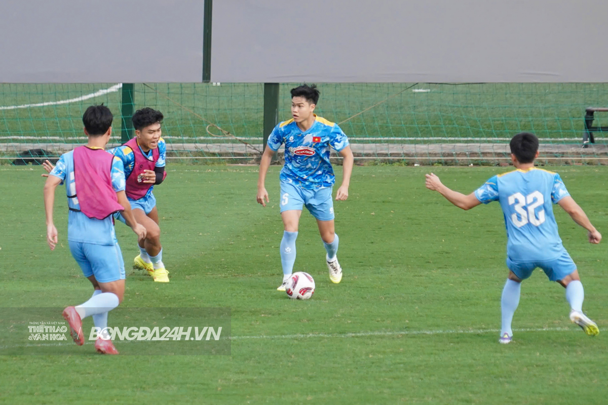 ĐT U23 Việt Nam bước vào buổi tập đầu tiên 2