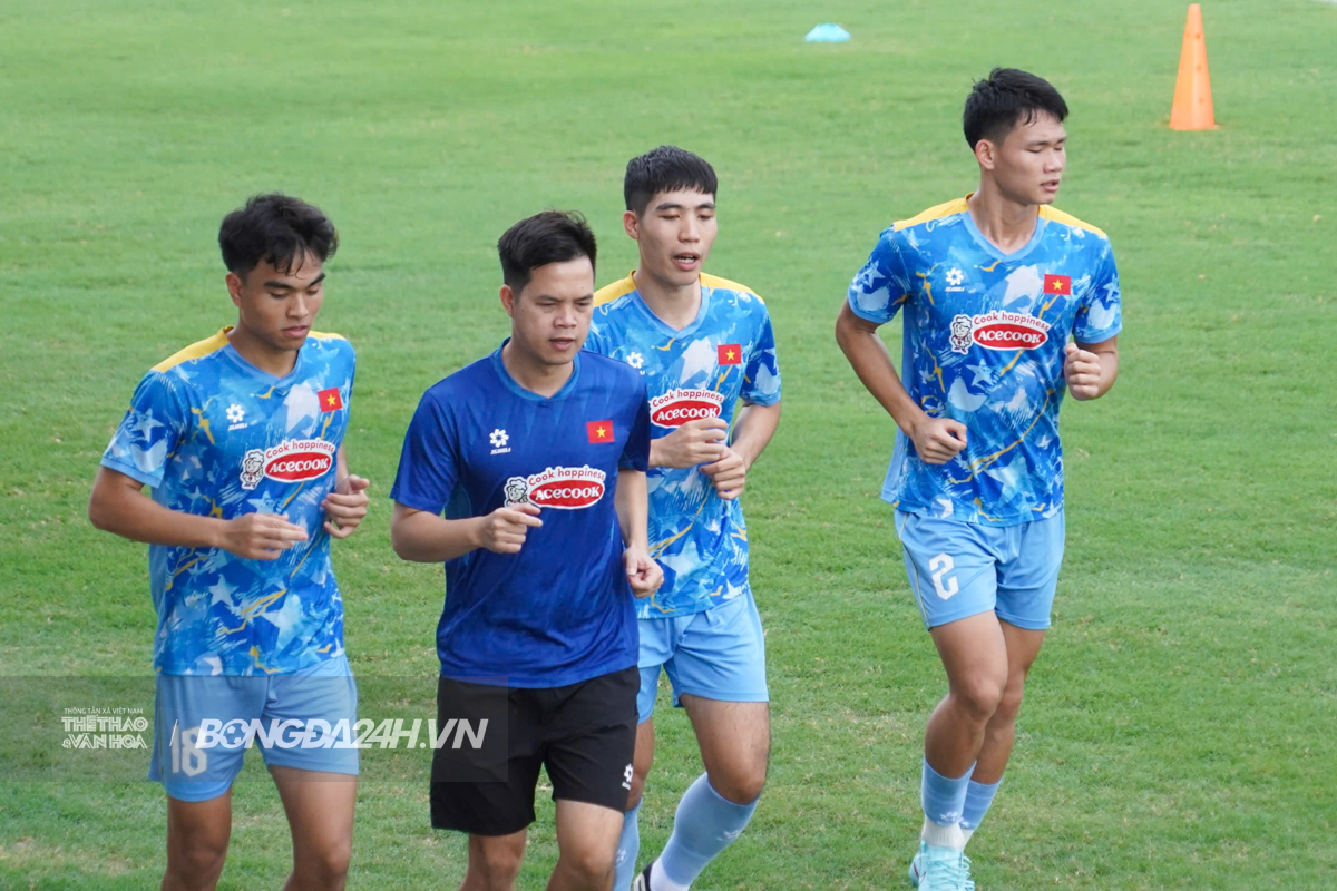 ĐT U23 Việt Nam bước vào buổi tập đầu tiên 6