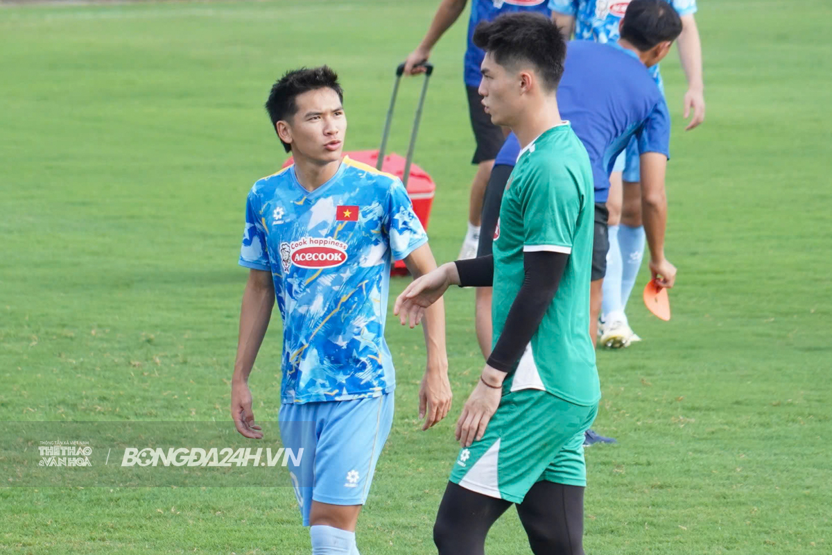 ĐT U23 Việt Nam bước vào buổi tập đầu tiên 5
