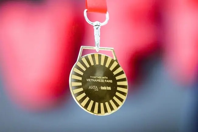 Tấm HCV đặc biệt trị giá hơn nửa tỷ đồng của HLV Kim Sang Sik 1