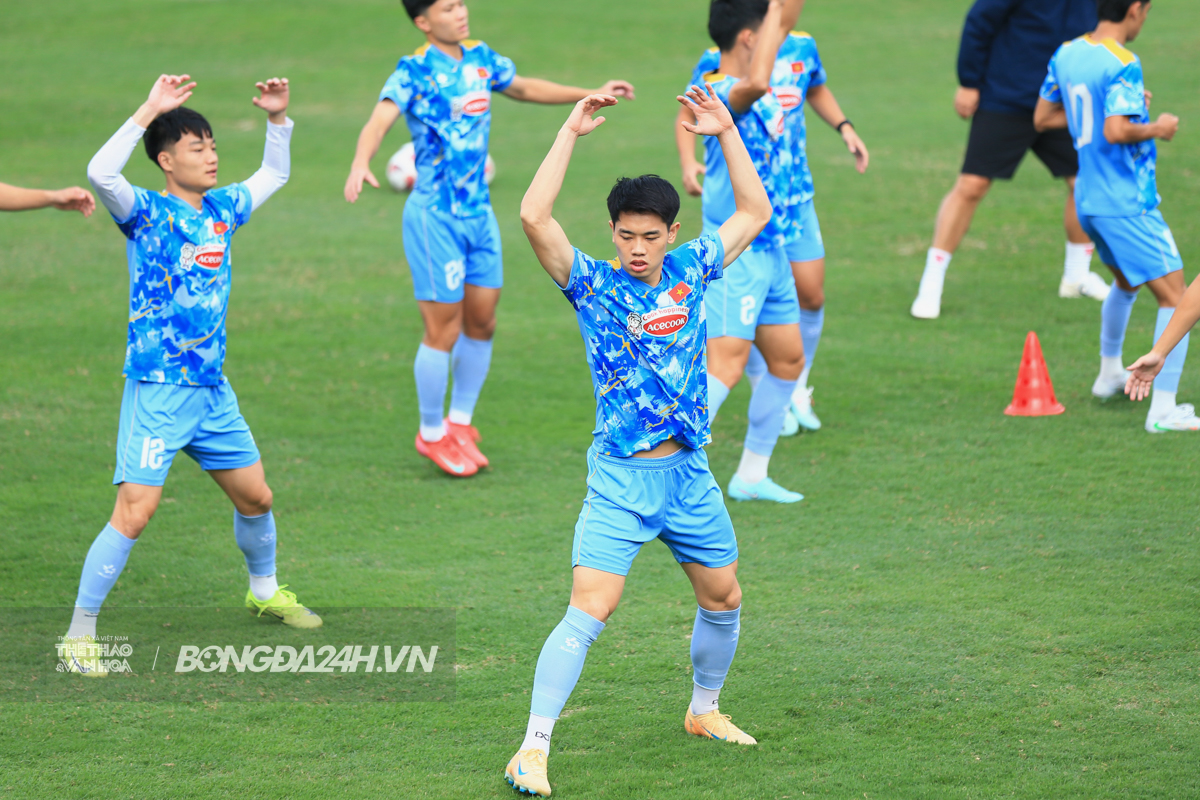 Trung Kiên tập riêng trước ngày lên đường sang Qatar 2