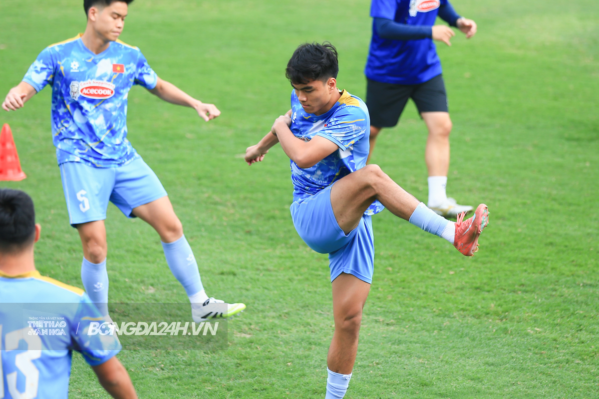 Trung Kiên tập riêng trước ngày lên đường sang Qatar 5