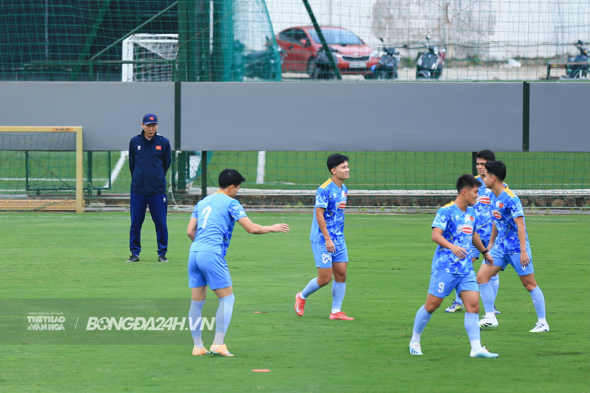 Trung Kiên tập riêng trước ngày lên đường sang Qatar 7