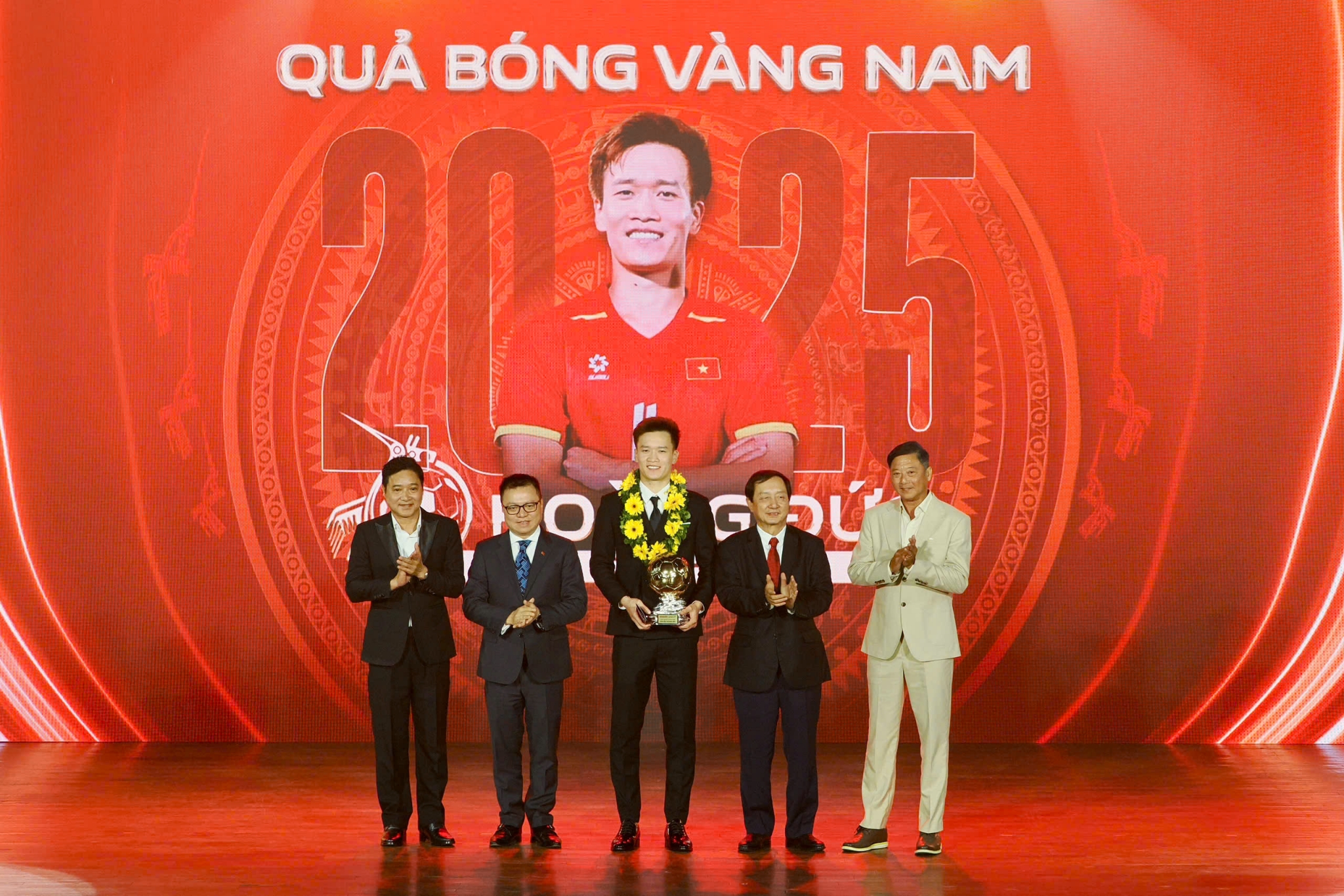 Tổng hợp các danh hiệu trong Gala Quả bóng vàng Việt Nam 2025 5