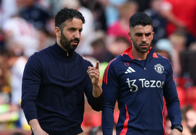 Carlos Fernandes noi loi chia tay Man United