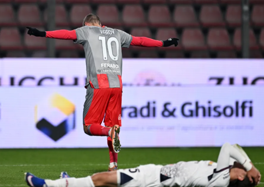 Vardy da san sang cho nam 2026 sau khi ghi ban trong tran hoa cua Cremonese voi Cagliari.