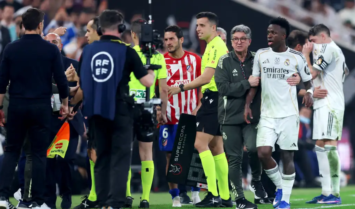 Vinicius Jr tranh cai nay lua voi Diego Simeone tai Sieu cup Tay Ban Nha