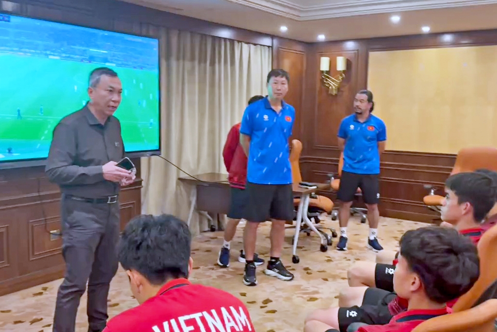 U23 Viet Nam nhan loi dan do tu Chu tich Tran Quoc Tuan