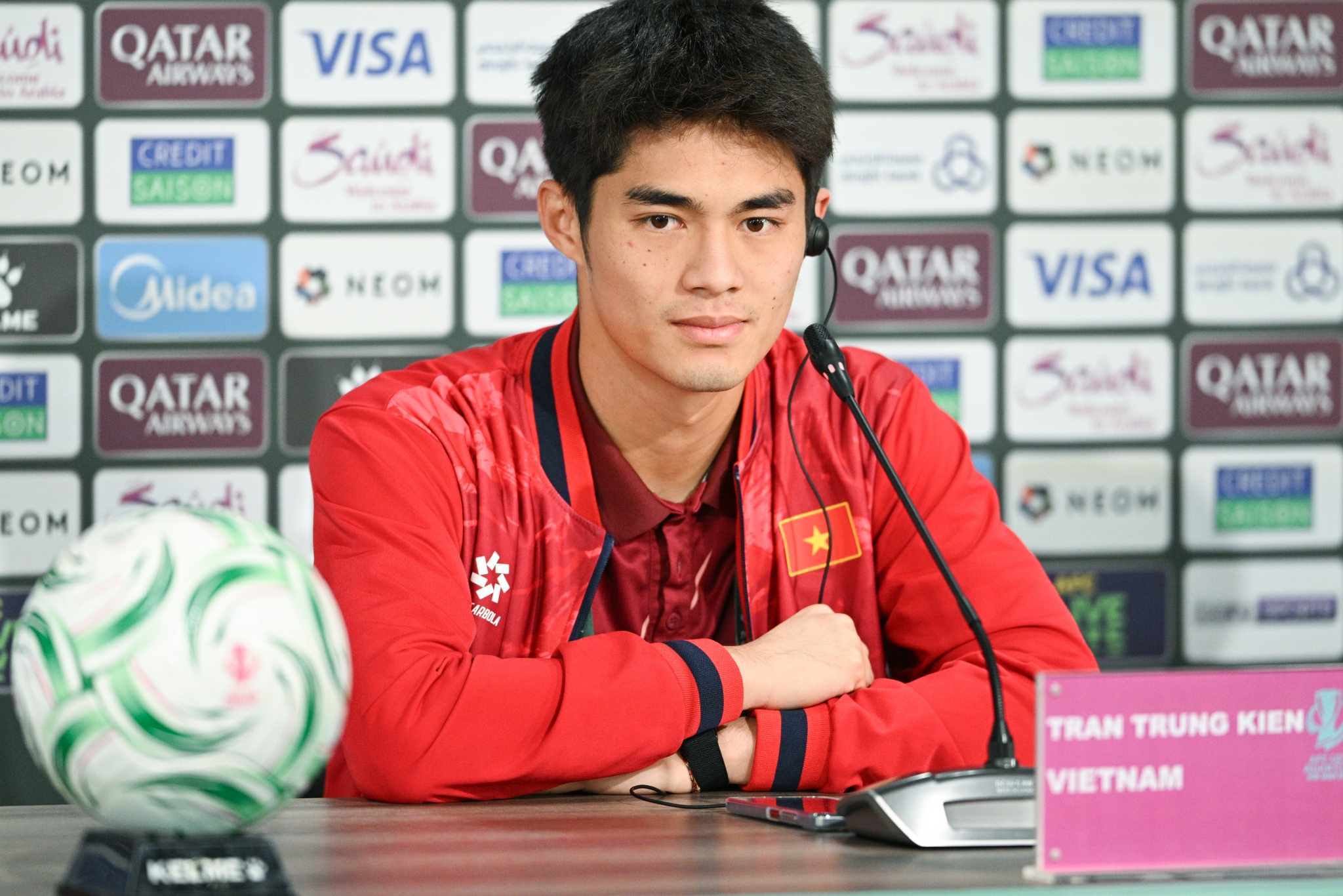 Thủ môn Trung Kiên trong buổi họp báo trước vòng bán kết U23 châu Á 2026 Thu mon Trung Kien trong buoi hop bao truoc vong ban ket U23 chau a 2026