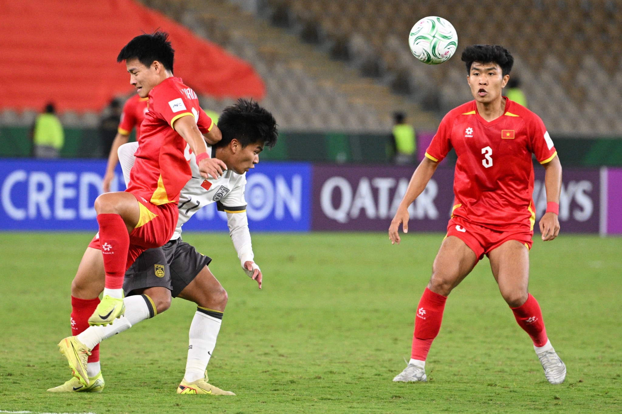 Trung ve Ly duc va khoanh khac dang quen truoc U23 Trung Quoc