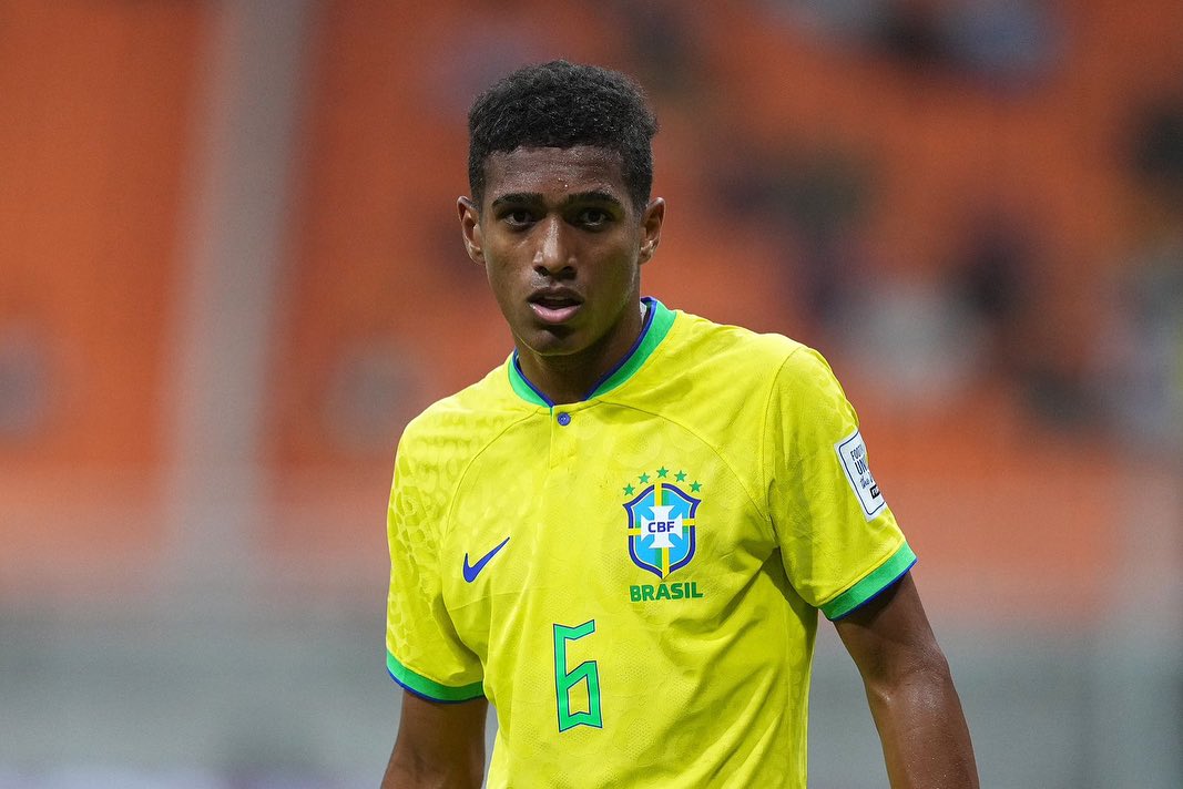 Cầu thủ Souza Cầu thủ Souza