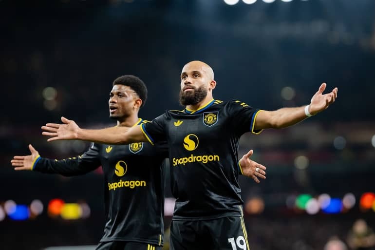 Hạ Arsenal ngay tại Emirates, MU vào Top 4 Ngoại hạng Anh 202526 2 Hạ Arsenal ngay tại Emirates, MU vào Top 4 Ngoại hạng Anh 202526 2