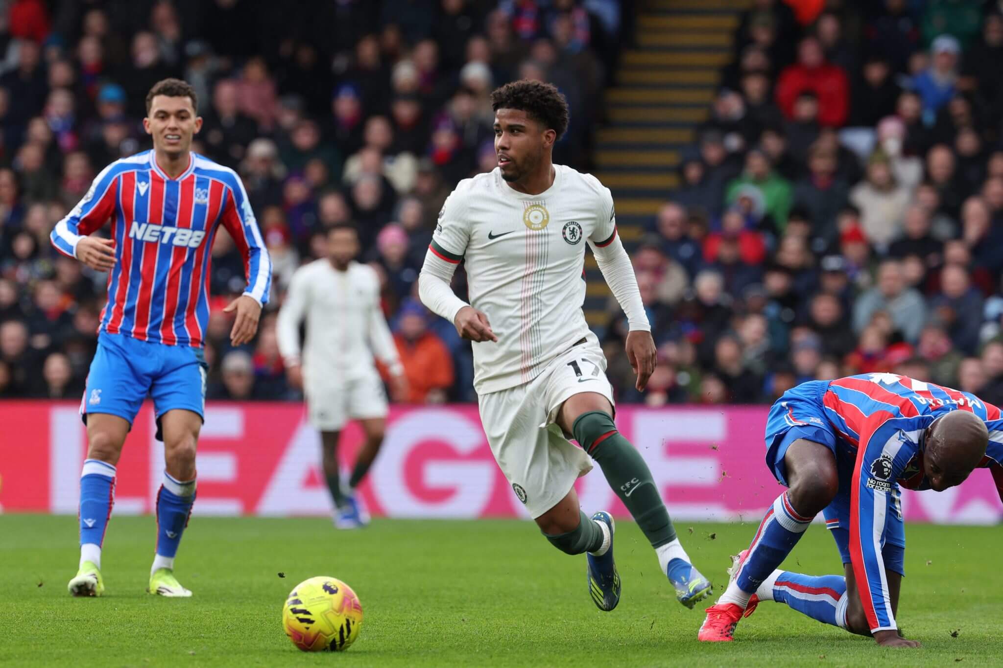 Rosenior và bài toán quản lý Estevao Trao cơ hội đúng lúc để tài năng trẻ bứt phá 2