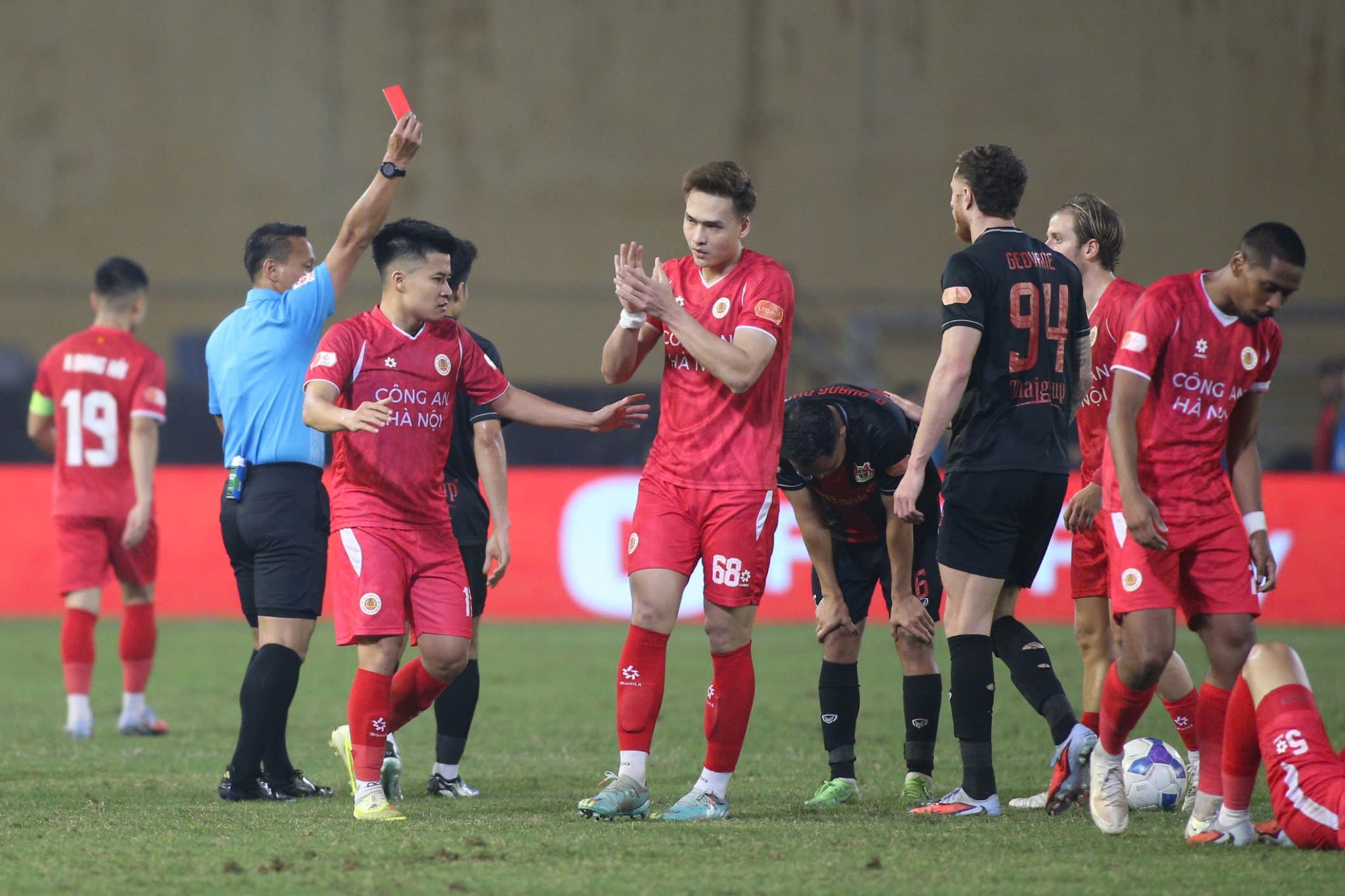 Quang Nho nhan the do sau pha pham loi voi Van Hau