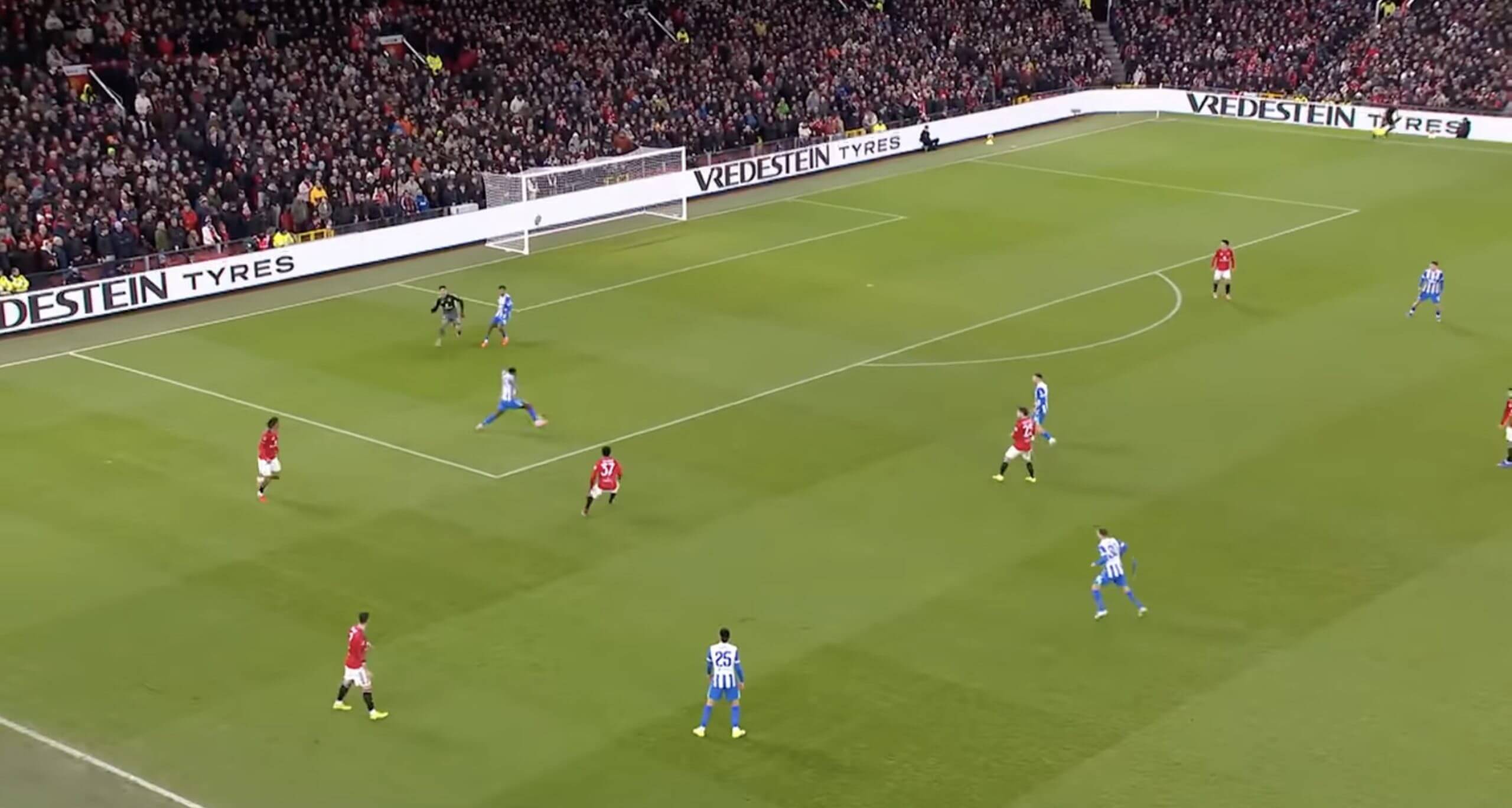 Senne Lammens Kẻ khiến khán giả nhầm tưởng với Peter Smeichel 11 Senne Lammens Kẻ khiến khán giả nhầm tưởng với Peter Smeichel 11