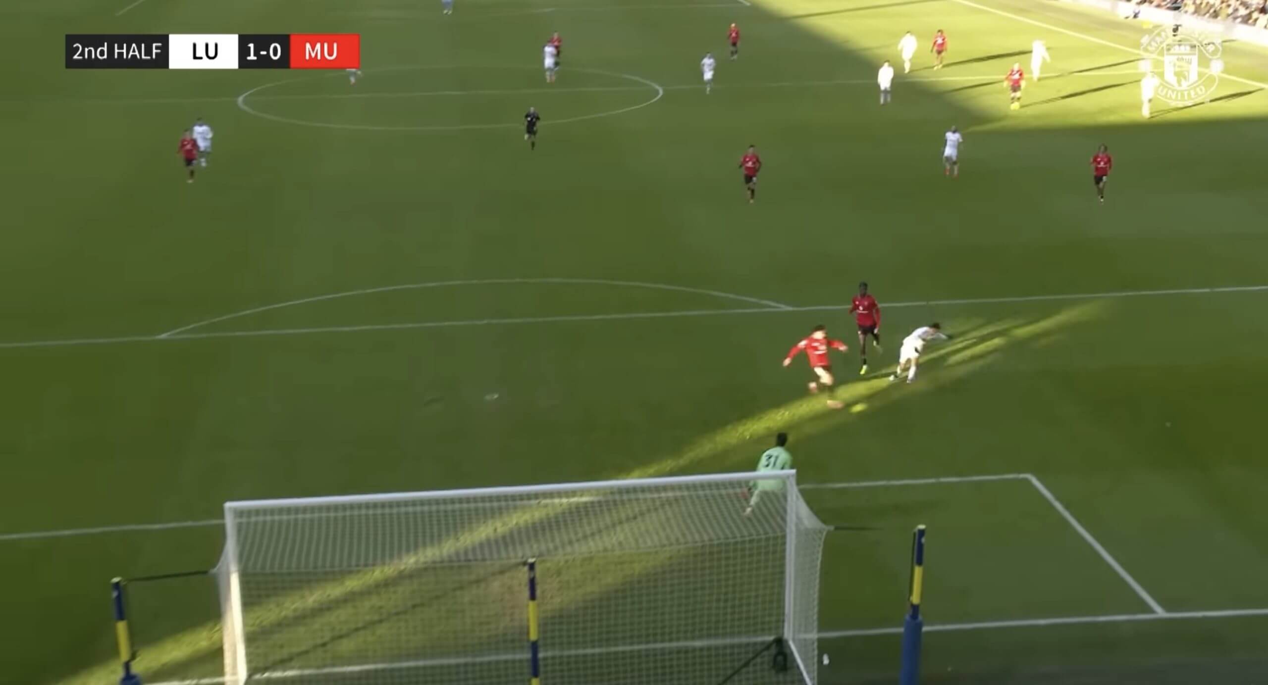 Senne Lammens Kẻ khiến khán giả nhầm tưởng với Peter Smeichel 6 Senne Lammens Kẻ khiến khán giả nhầm tưởng với Peter Smeichel 6