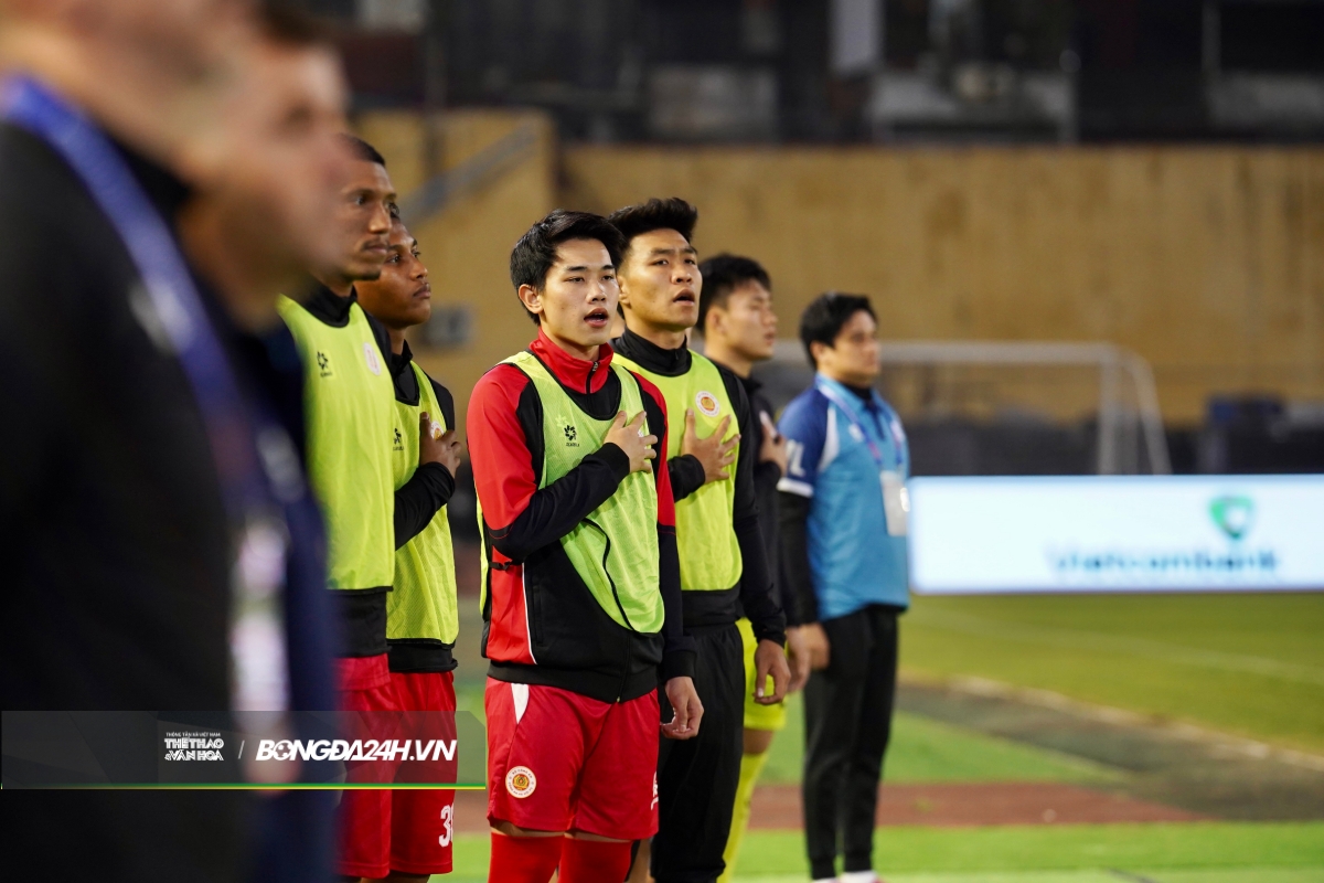 Đình Bắc khiến hàng thủ Ninh Bình FC chao đảo những phút cuối trận 1