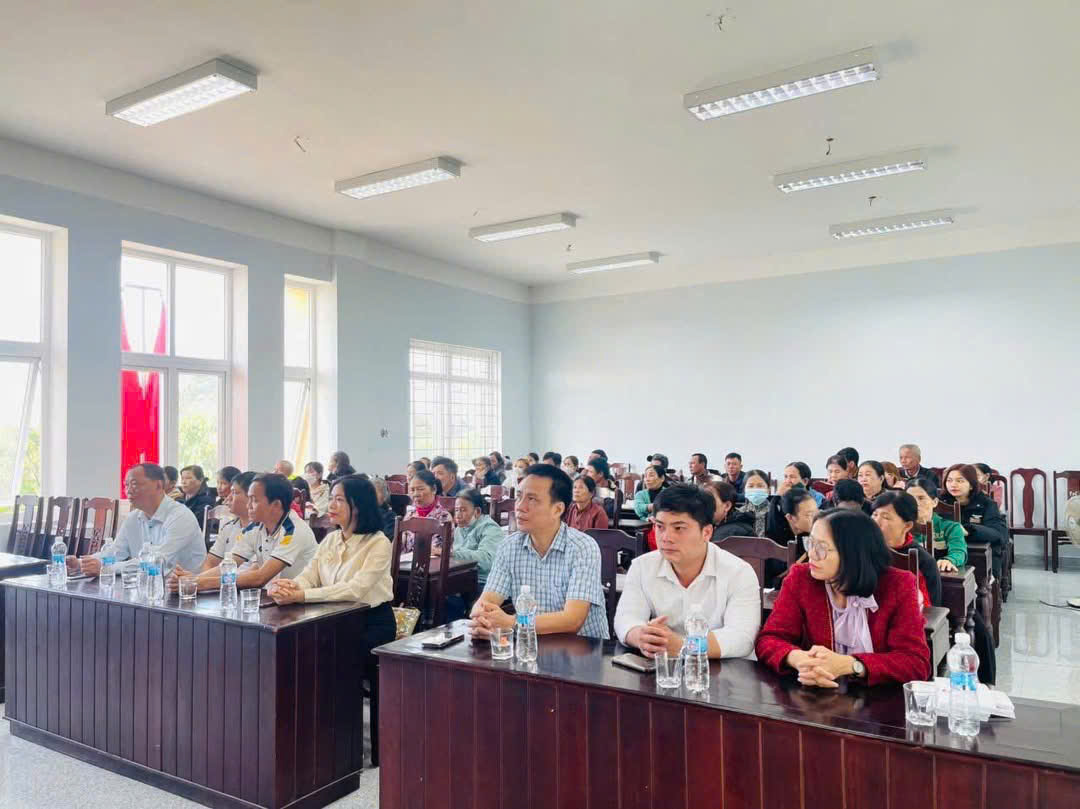 Trao 70 suất quà Tết cho hộ nghèo phường Phong Điền nhân dịp Xuân Bính Ngọ 2026 1