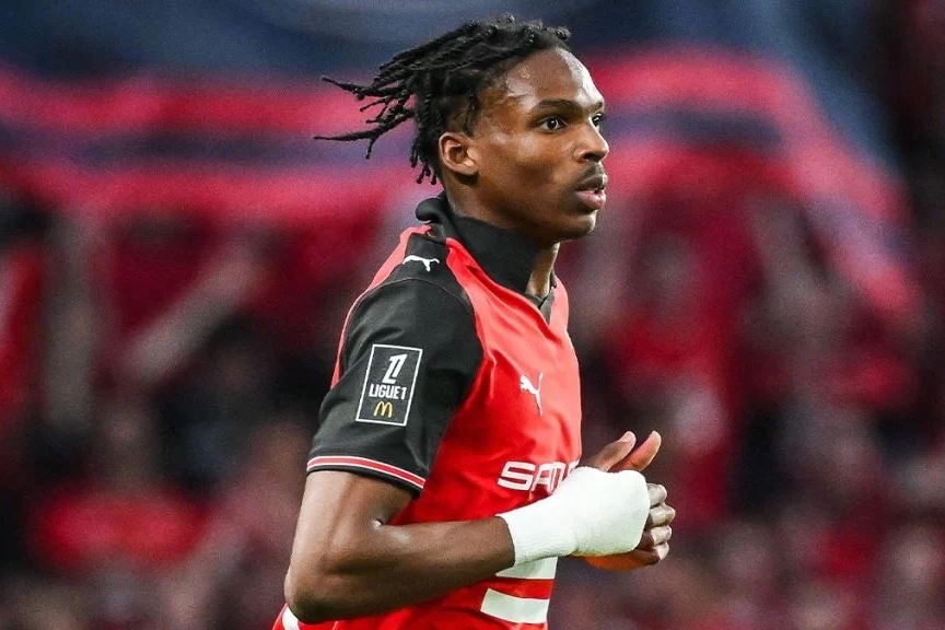 Jeremy Jacquet gia nhap Liverpool vao mua he 2026