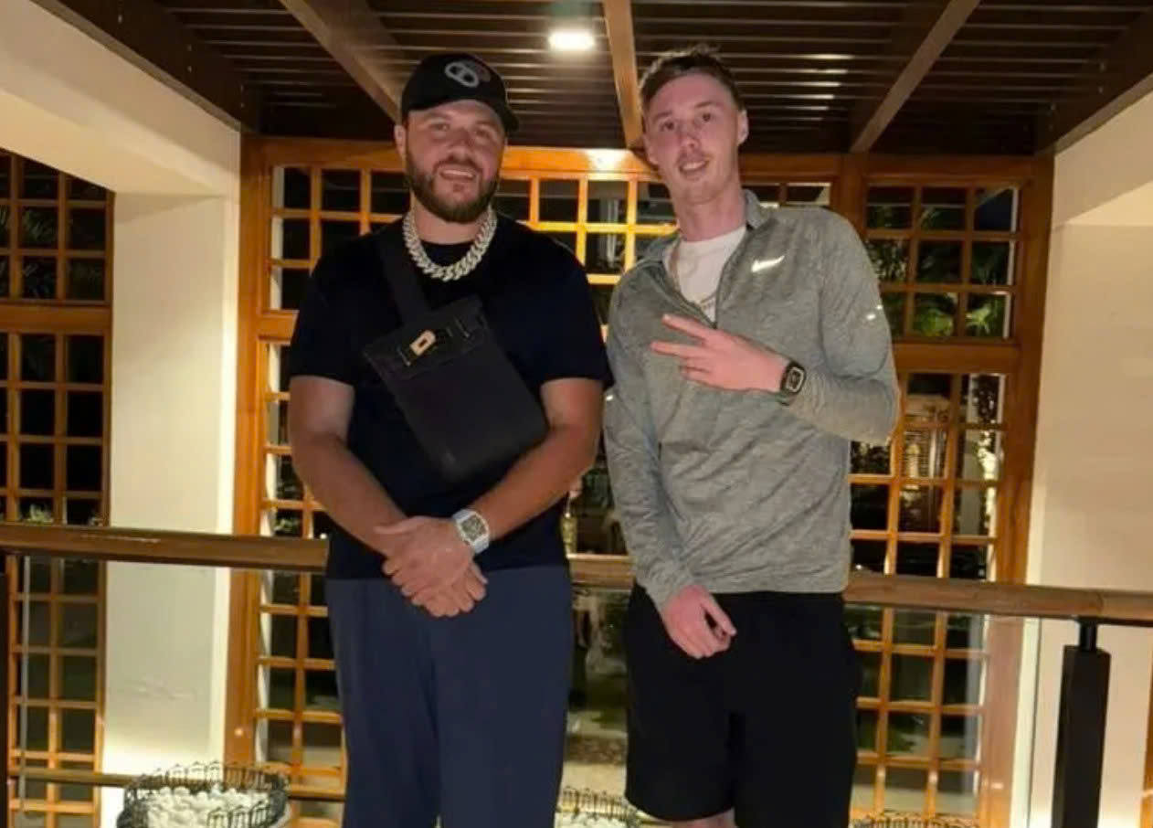 Tunde ban than cua Cole Palmer dang co gang dua ngoi sao cua Chelsea den Manchester United.