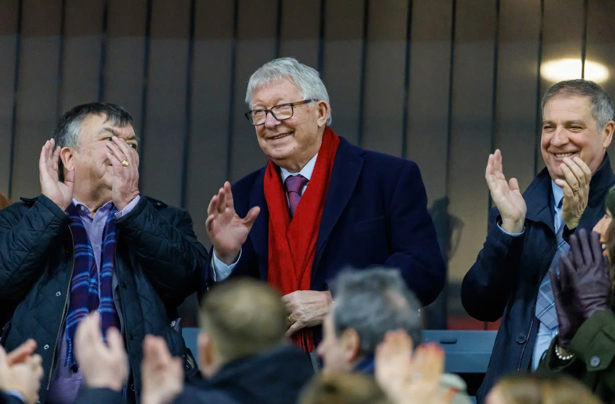 Sir Alex Ferguson duoc bat gap dang xem tran dau cua doi bong cu St Mirren 