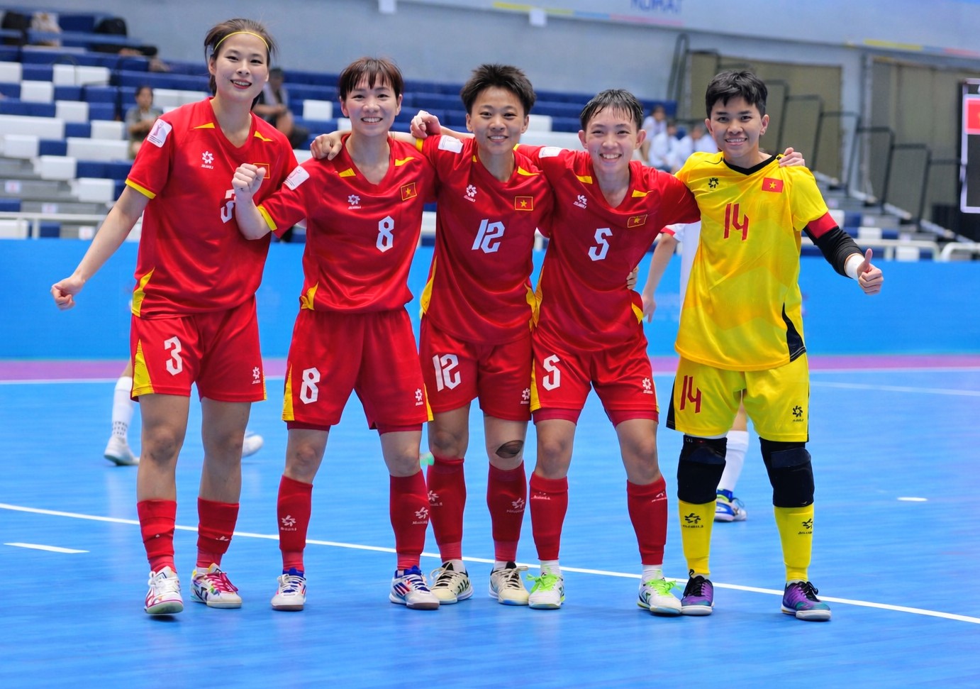 doi tuyen futsal nu Viet Nam gianh quyen vao ban ket. anh: Thailand futsal