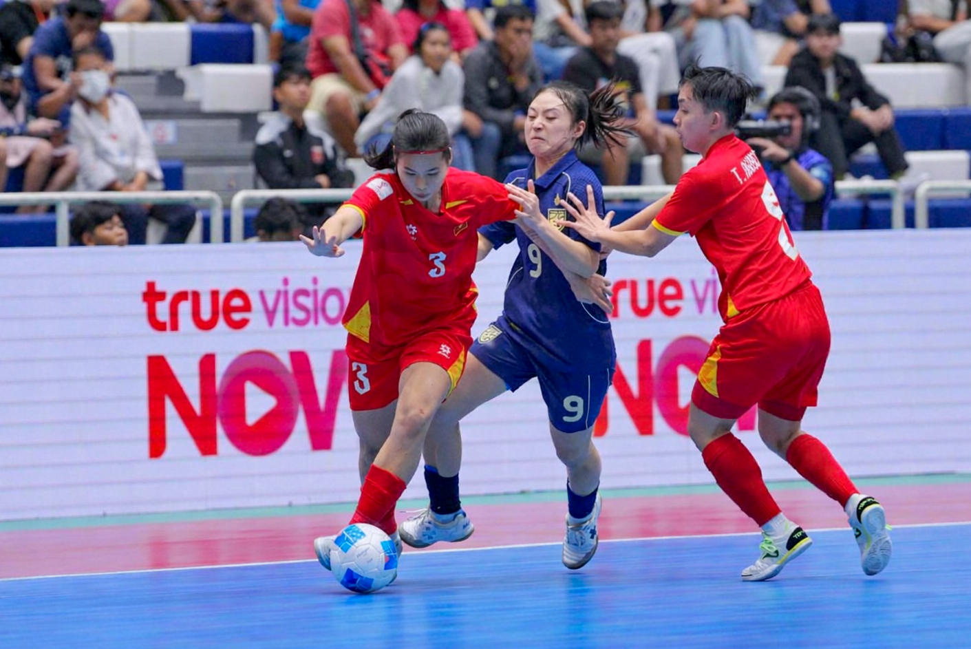 dT Futsal nu Viet Nam de thua dang tiec truoc chu nha Thai Lan