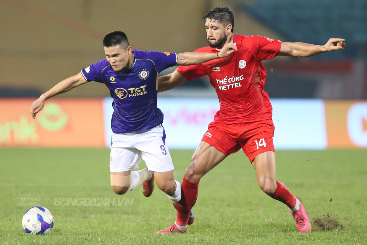 Ngoại binh Hà Nội FC nhận thẻ đỏ vì hành động lạ 5