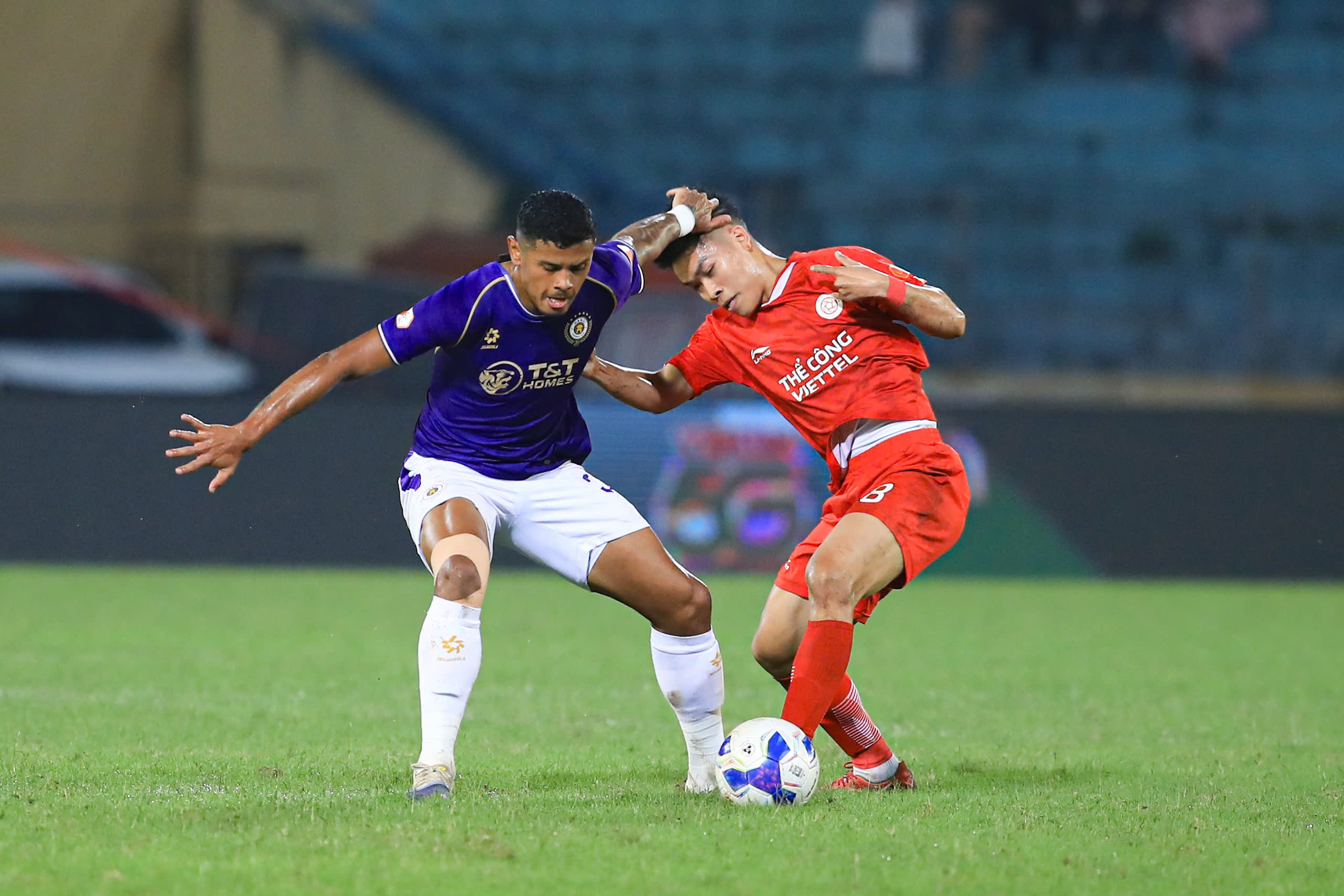 Nguyễn Hữu Thắng vs Thể Công Viettel Nguyen Huu Thang vs The Cong Viettel