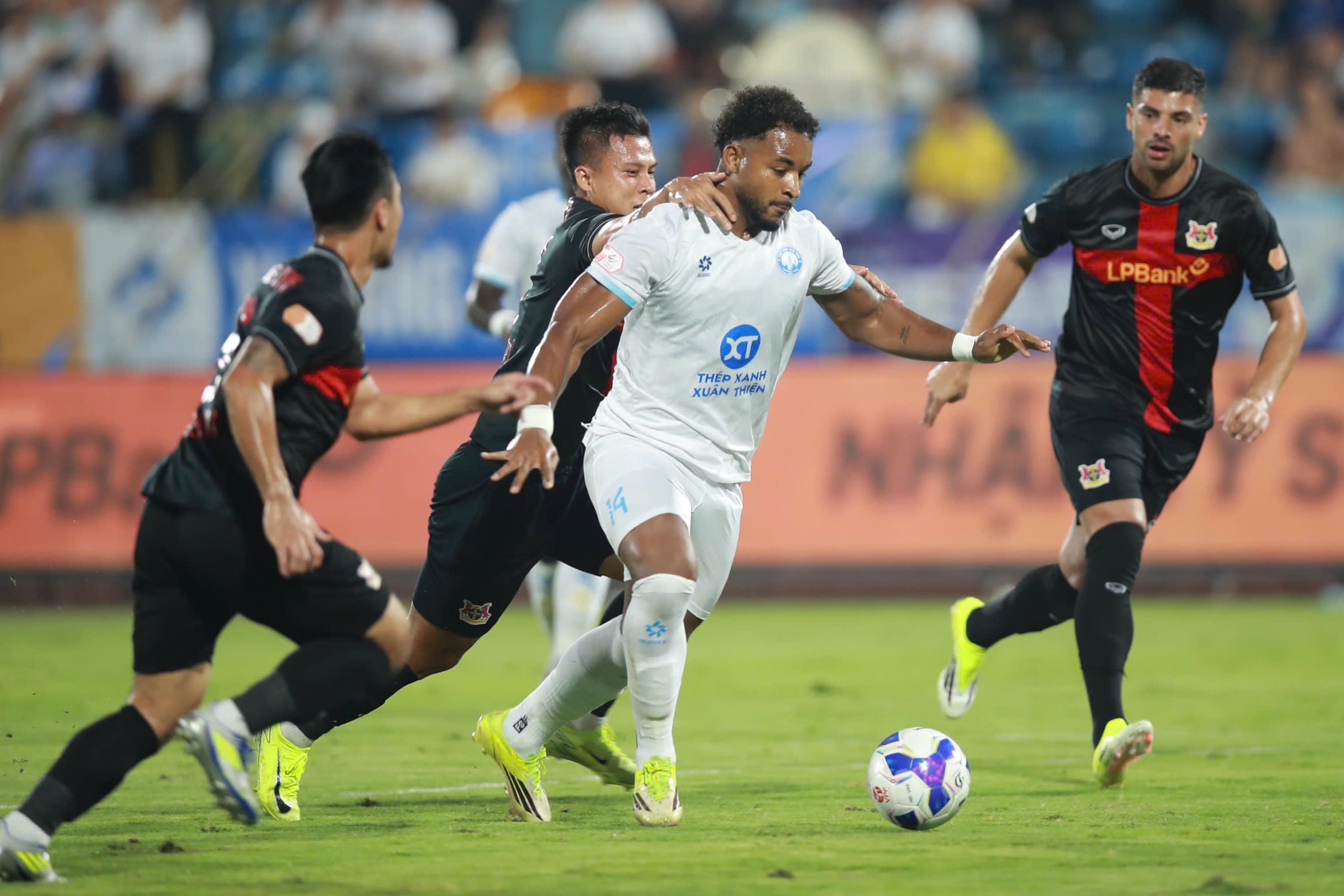 Nguyễn Xuân Son tái xuất tại đội tuyển Việt Nam sau 14 tháng 1