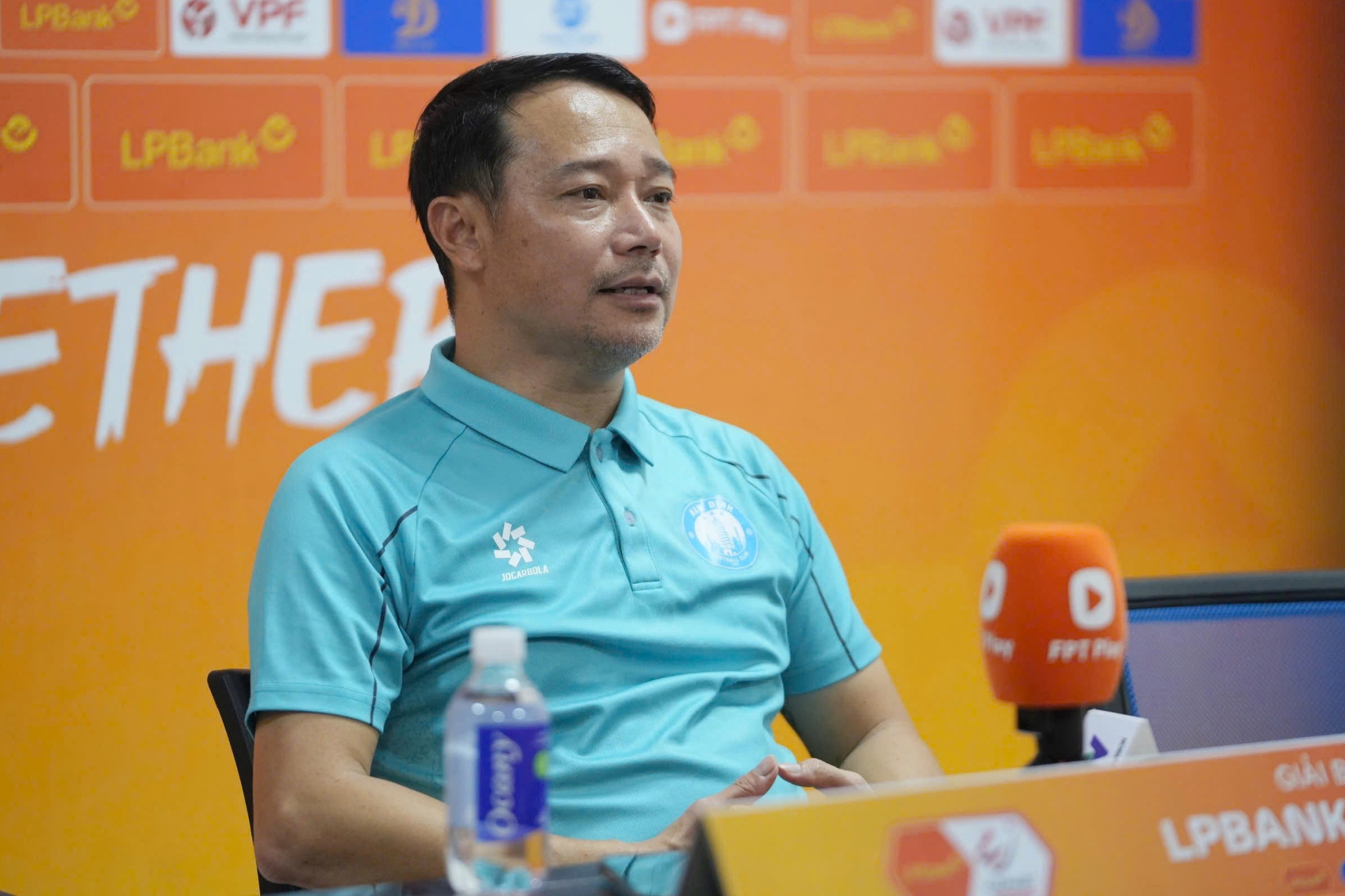 HLV Vũ Hồng Việt chia sẻ sau trận thắng ngược Ninh Bình HLV Vu Hong Viet chia se sau tran thang nguoc Ninh Binh