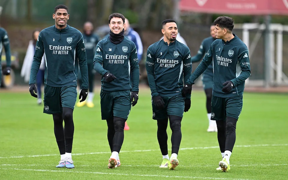 Piero Hincapié Chiến binh được hun đúc từ áp lực sống còn của cuộc sống 2 Piero Hincapié Chiến binh được hun đúc từ áp lực sống còn của cuộc sống 2