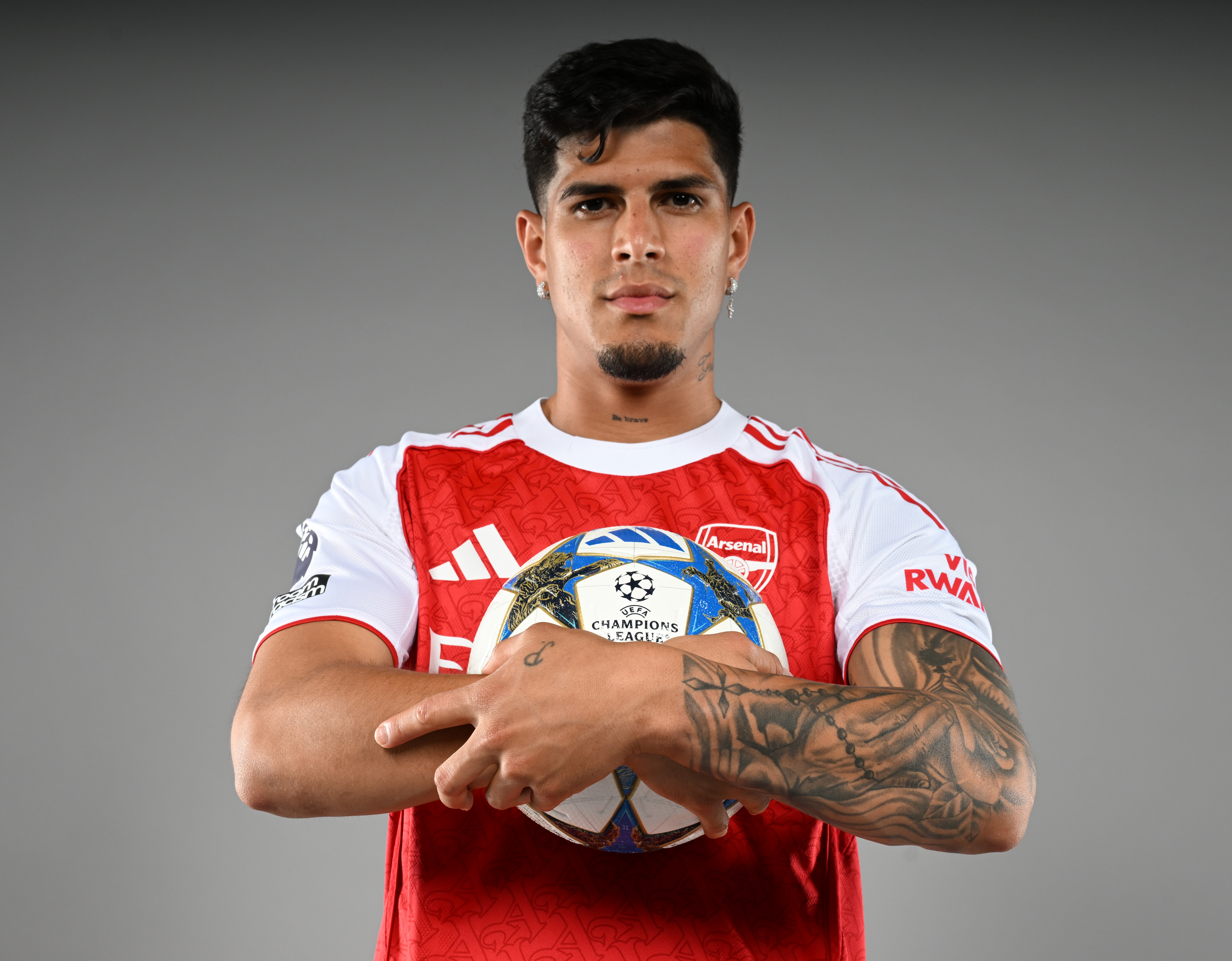 Piero Hincapié Chiến binh được hun đúc từ áp lực sống còn của cuộc sống 1 Piero Hincapié Chiến binh được hun đúc từ áp lực sống còn của cuộc sống 1