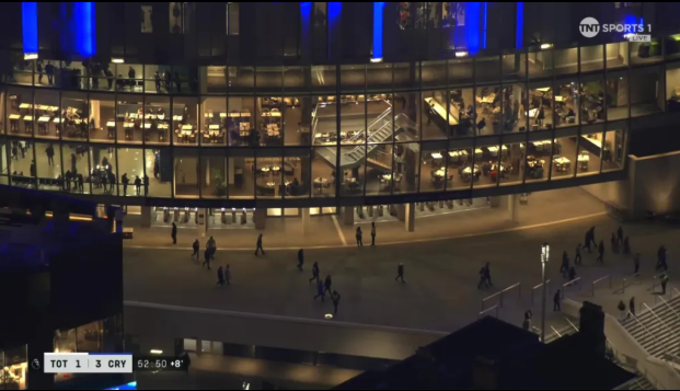 CdV Tottenham roi san chi sau 45 phut