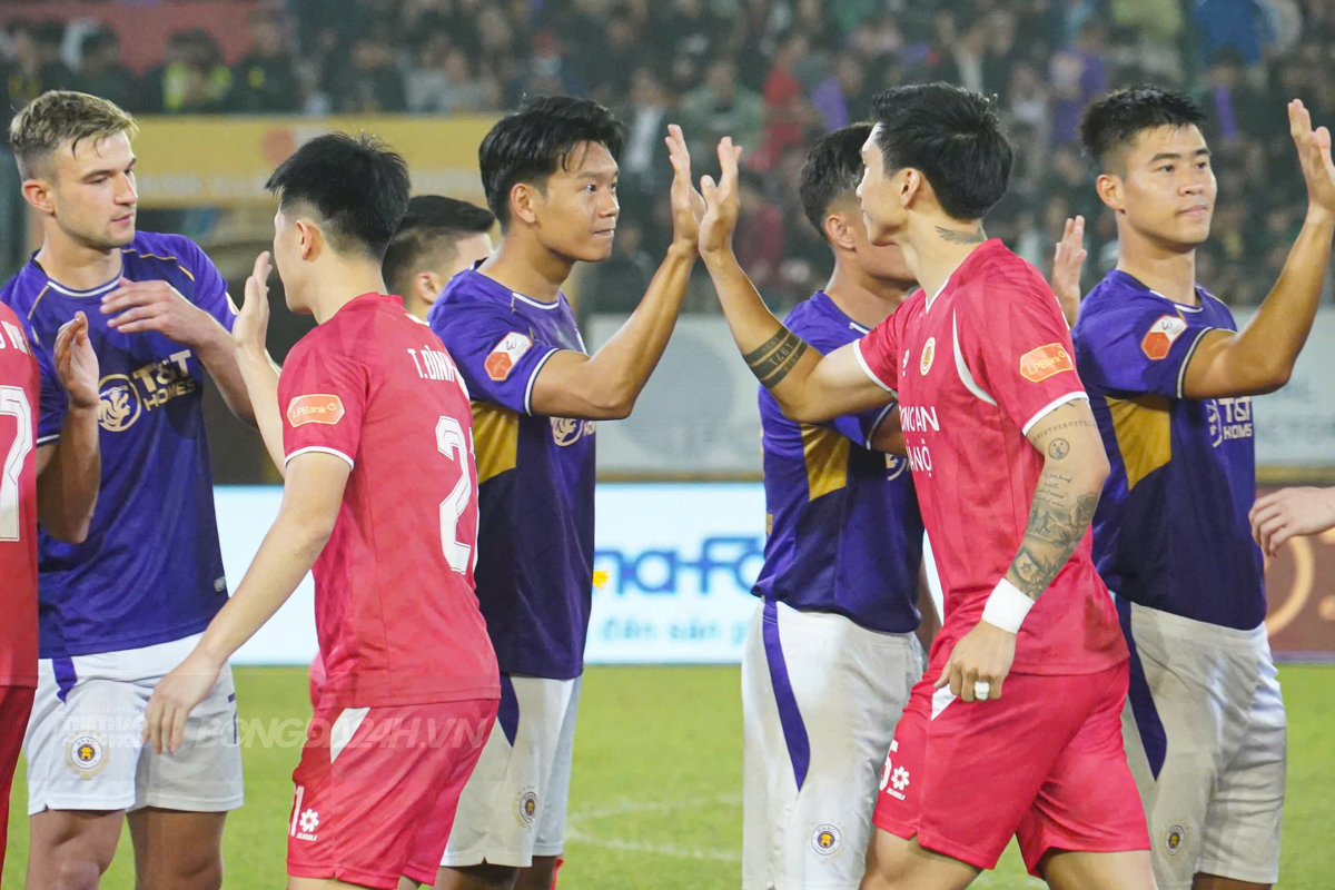 Sao nhập tịch Hoàng Hên giúp HLV Kim Sang Sik chứng kiến 3 điều lạ 1