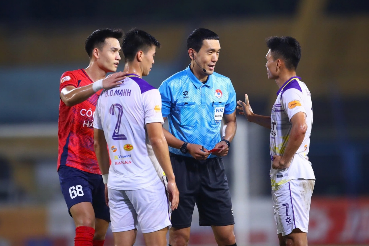 Trong tai Han Quoc dieu khien tran Ninh Binh vs CAHN