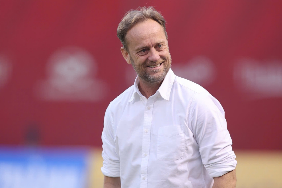 HLV Polking báo tin cực buồn sau trận thắng Ninh Bình 1