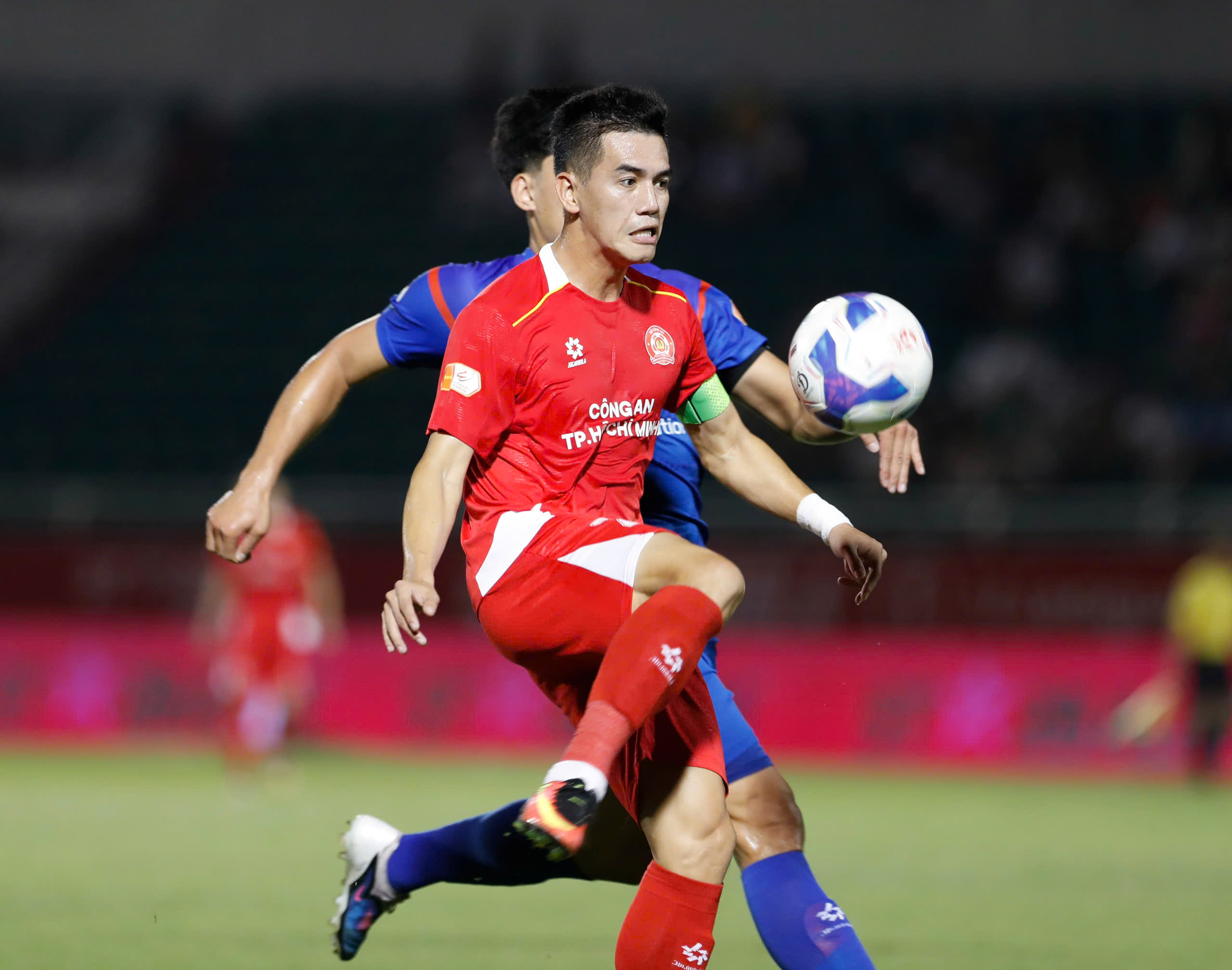 VLeague và câu chuyện tiền đạo nội, tiền đạo ngoại 1